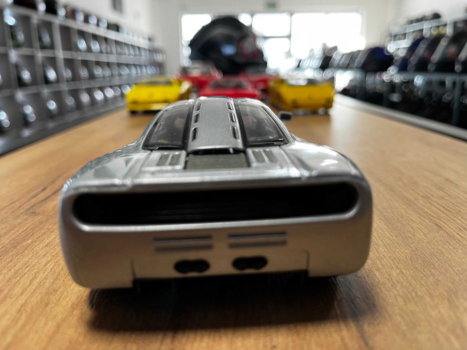 Метална колекционерска количкa модел BBURAGO MCLAREN P1 мащаб 1:24