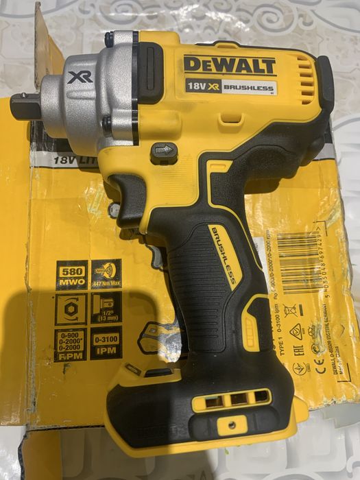 DeWALT DCF 894 /безчетков гайковерт/447Nm/