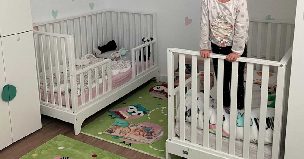 Vand 2 Patute copii  cu saltele incluse, din Lemn Masiv 140x70cm