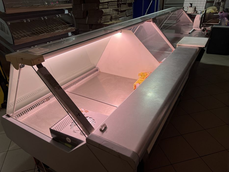 Vitrina Linde 380 cm lungime - mezeluri, lactate - FARA AGREGAT