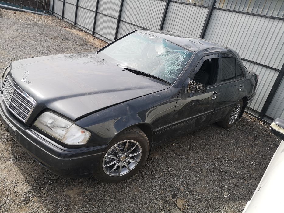 Продам мерседес с 200 по запчастям
