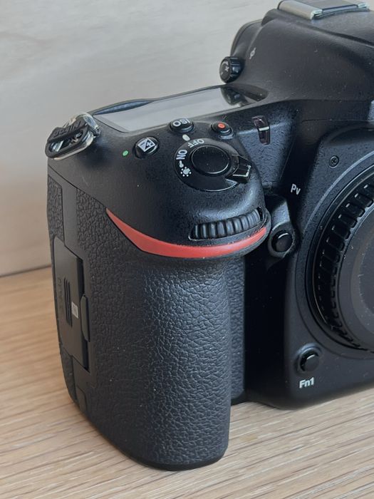 Nikon D500 76.000 cadre plus grip