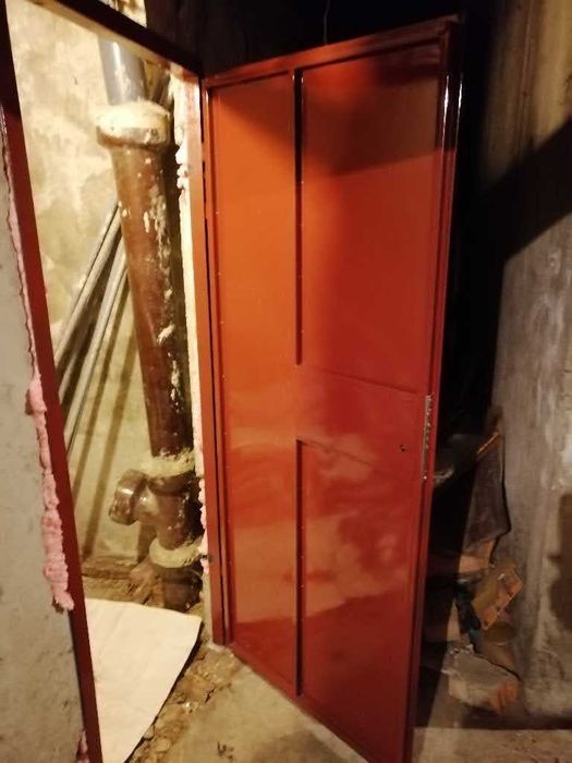 Здрави Метални врата за мазета и тавани