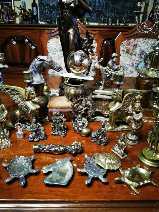 Vand statuete/figurine/statuie din bronz plin gravate in detaliu