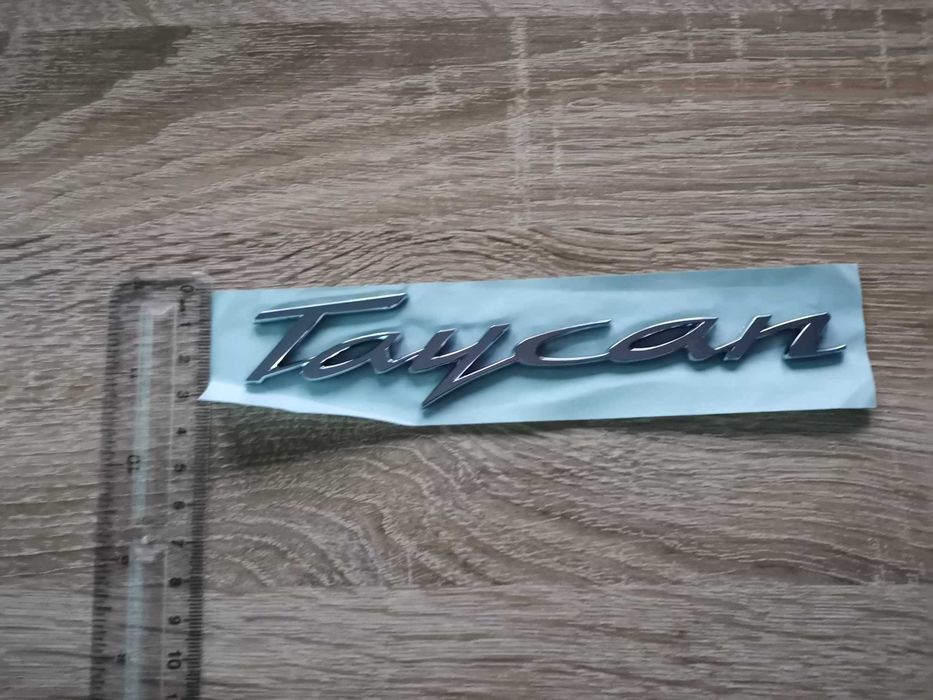 Порше Porsche Taycan надпис емблема