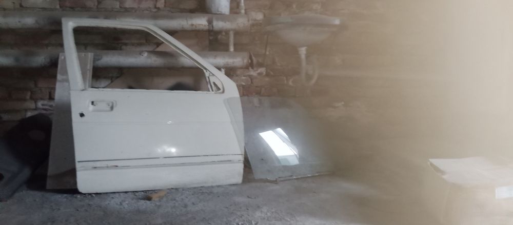 Mashina eshigi va oynasi sotiladi optom narxlarda ulgurib qoling