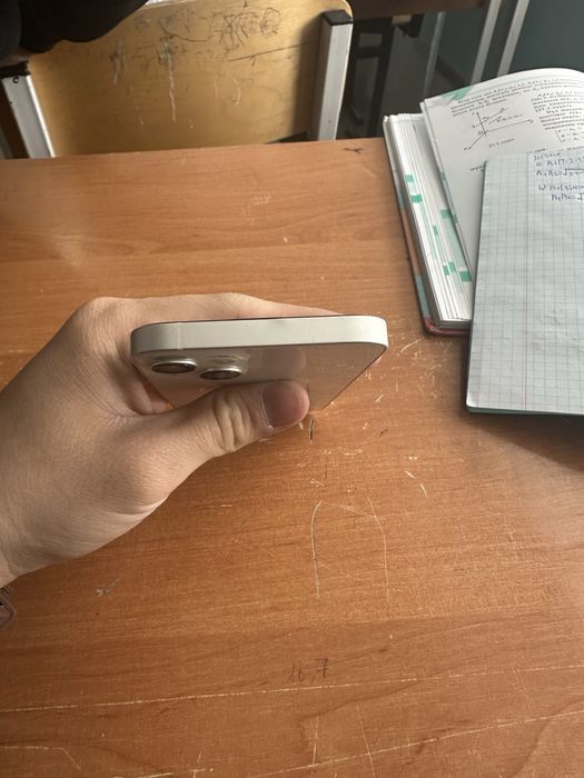 Продам айфонг 13