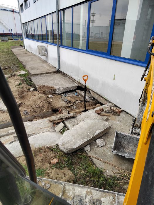 Услуги с хидравличен чук багер