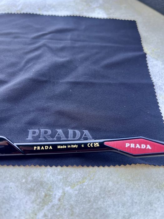 Продавам слънчеви очила PRADA
