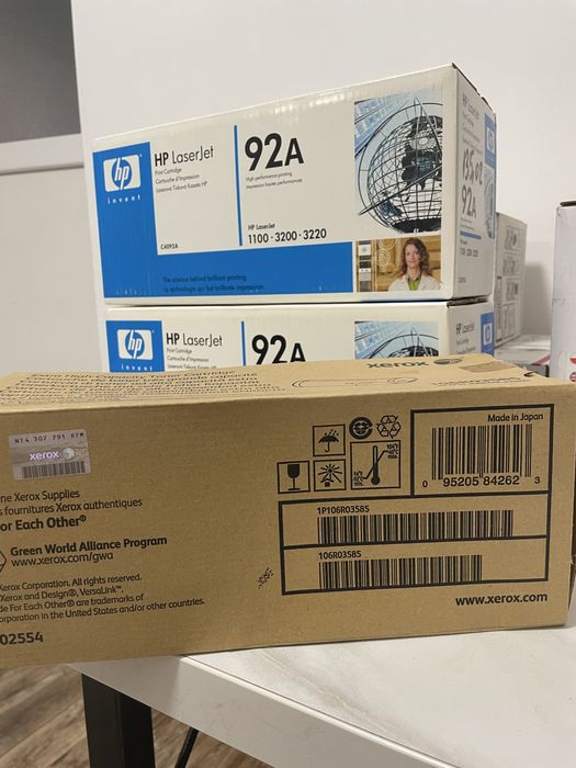 Vând toner original Xerox 106R03585, compatibil cu imprimantele Xerox