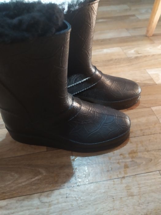 Продам резиновые сапоги