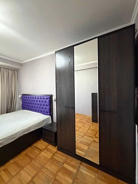 Спальный гарнитур (шкаф, кровать, комод, тумбы)