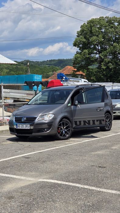 Vând wolkswagen Touran  facelift 1.9 105cp 6+1  

Vând volkswagen Tou