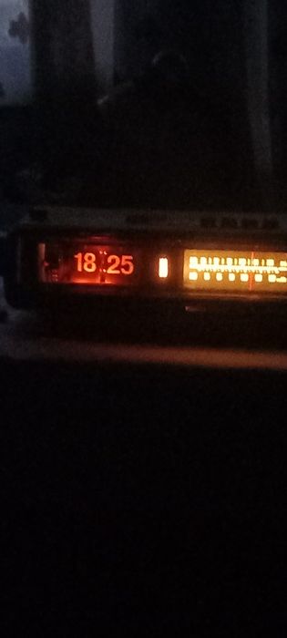 Radio cu ceas flip clock