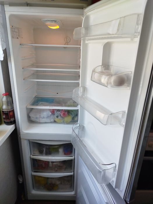 Холодильник Samsung