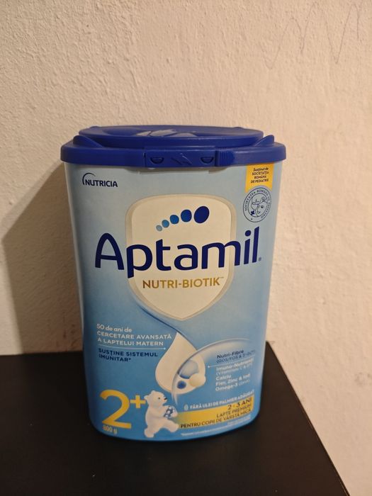 Vand o cutie Aptamil si doua cutii Milupa