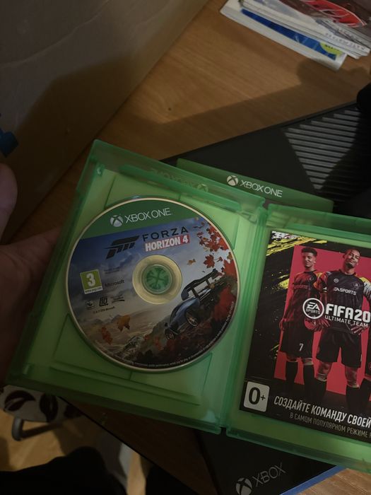 Продам xbox one в хорошем состоянии