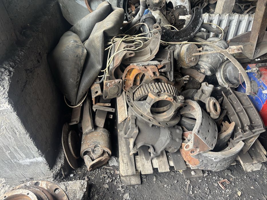 Запчасти камаз имееться много чего