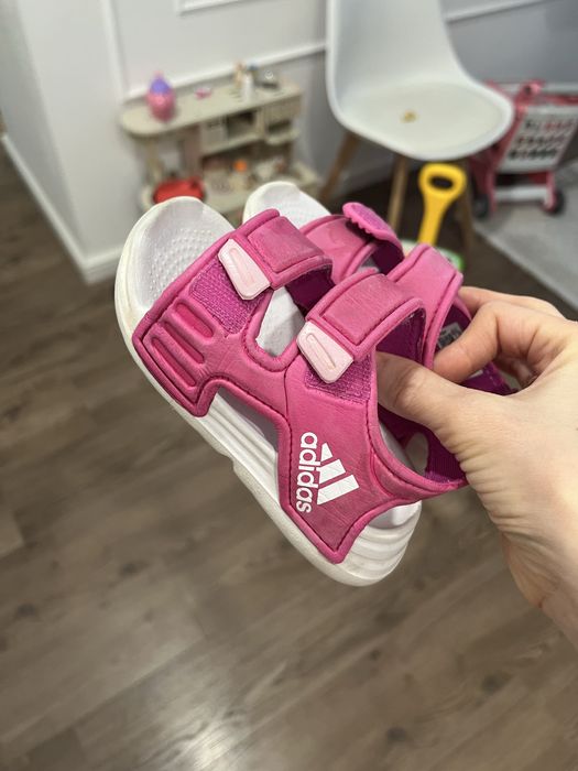 Сандали на девочку adididas