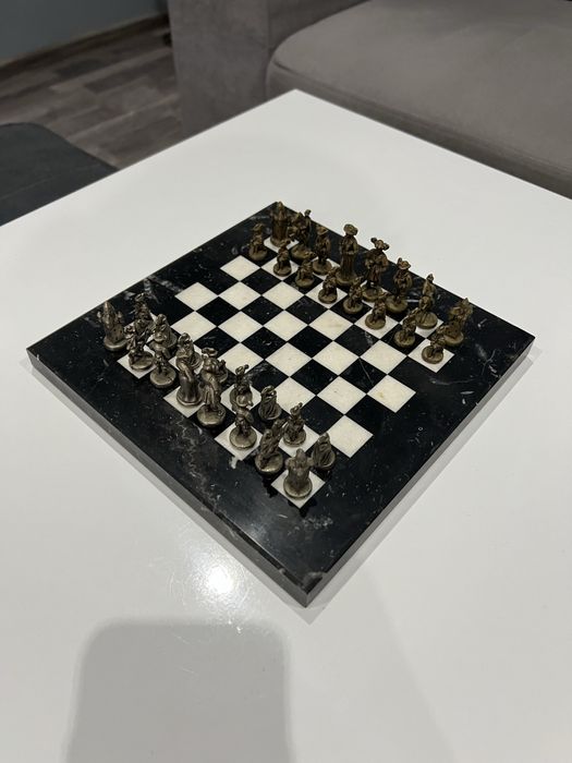 Красив антикварен шах