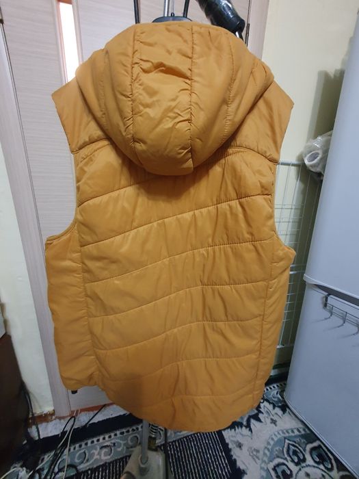 Срочно Продаётся красивая безрукавка