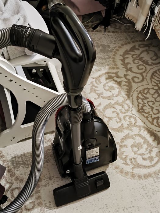 Пылесос Samsung SC18M210VR