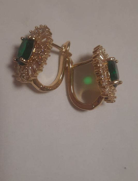 Cercei placați cu aur noi