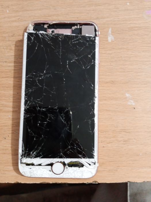 Продаю iPhone 7 б/у
