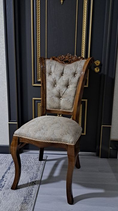 12 стульев и 1 стол