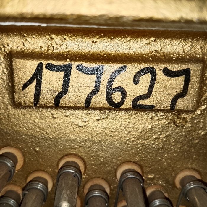 Продаётся пианино Weinbach 

Учитывая, что:

Корпус