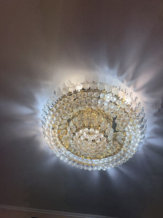 Продам люстру хрустальную.