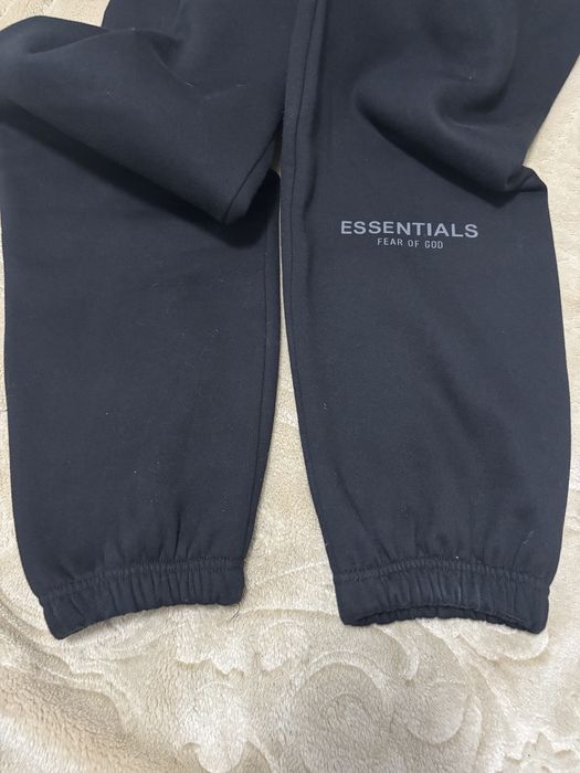 Pantaloni Essentials