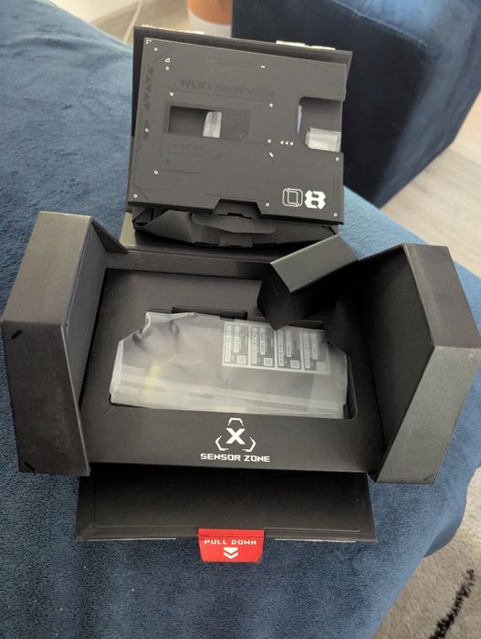 Vând Rogphone 8 pro, pentru piese