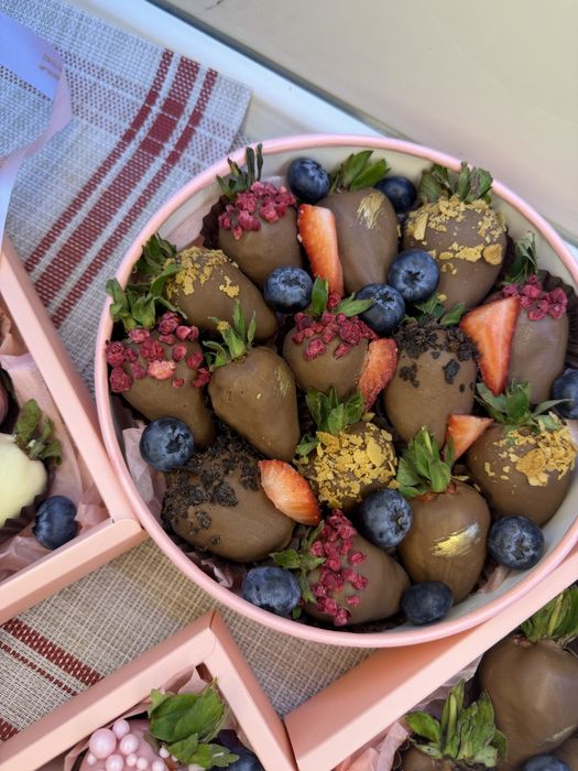 Клубника в шоколаде Алматы