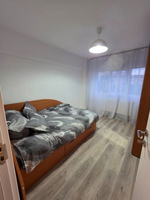 Închiriez apartament banatului