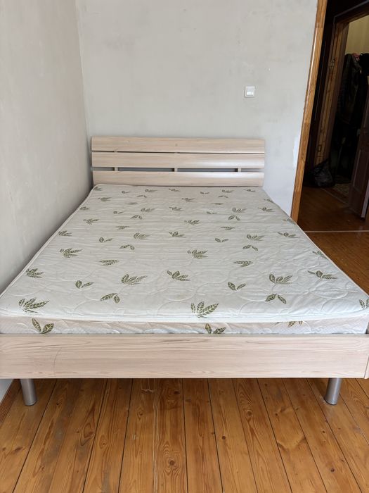 Продам кровать 140×200 с матрасом