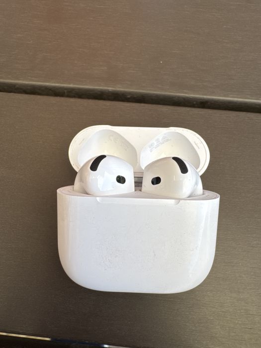 Продам AirPods 4