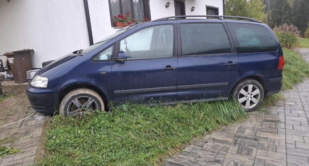 Vând Volkswagen Sharan
