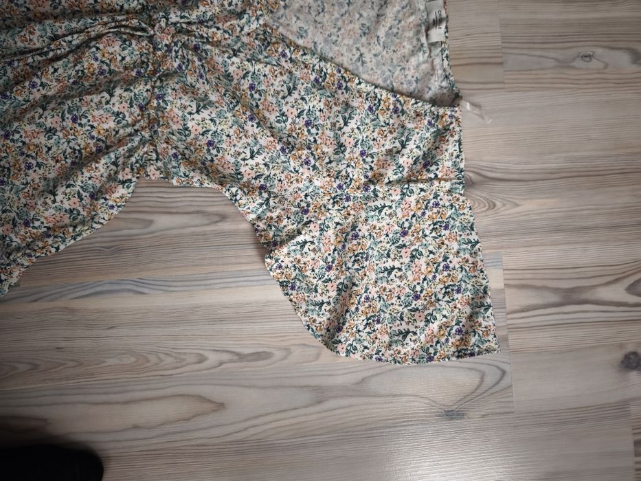 Рокли размер М по 6 евро за брой