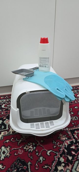 Продам лоток и домик 2в1
