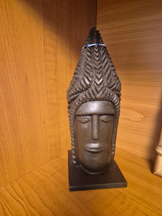 Sculptura lemn lucrata manual