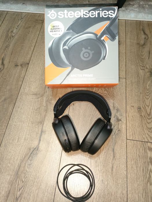 Vand 2 perechi de casti steelseries