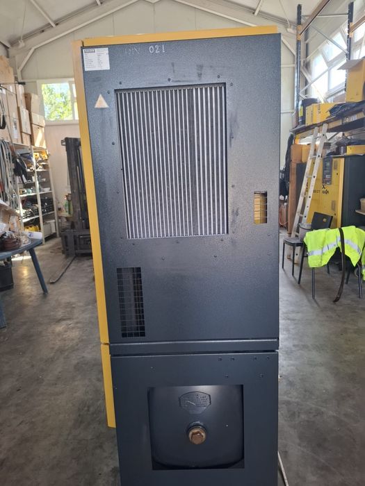 Compresor aer cu surub Kaeser Aircenter SK 24 T cu uscator si rezervor