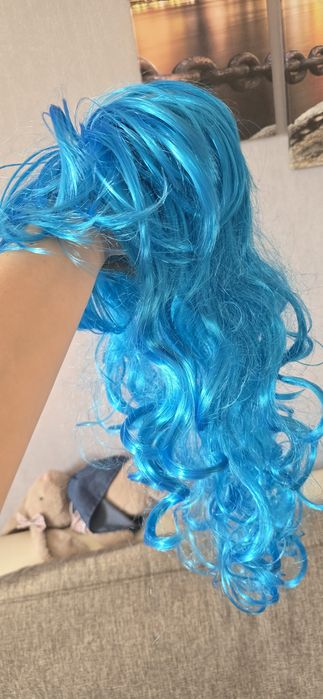 Парик голубого цвета