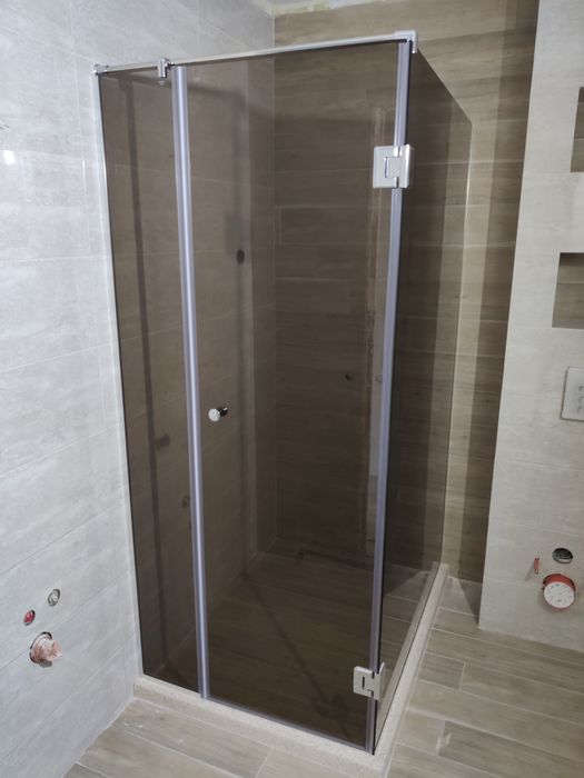 Душ кабини и паравани по поръчка