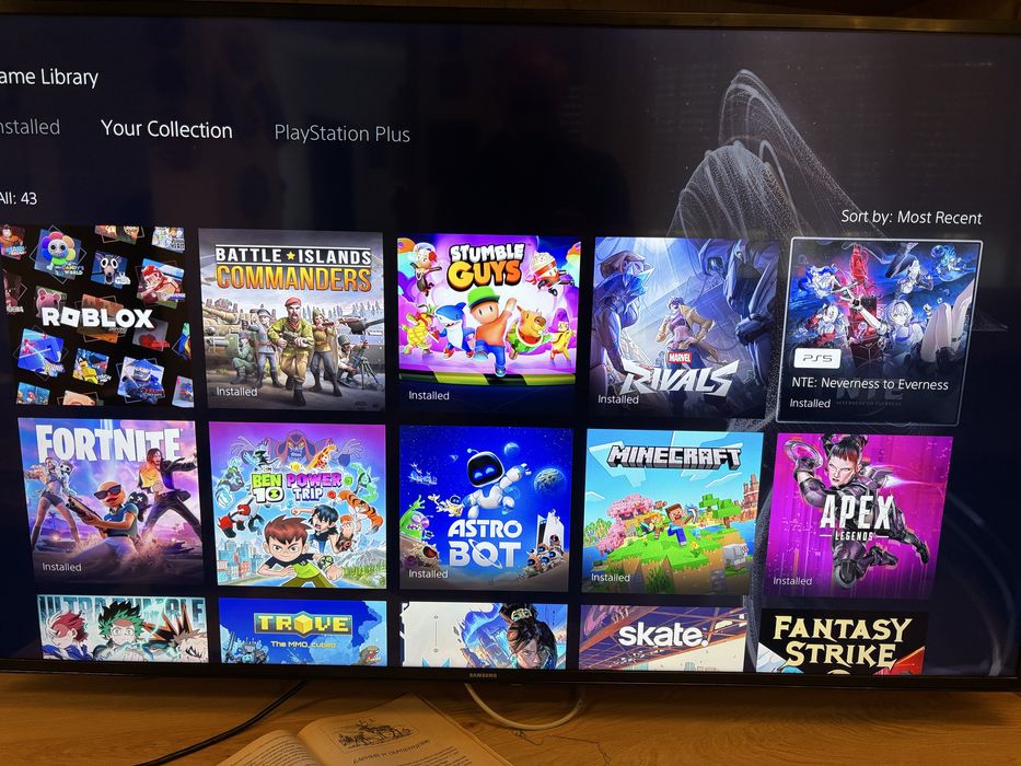 PlayStation 5 Disc + 2 контролера + игри + докинг