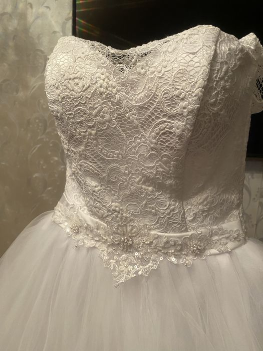 Продам свадебное поатье