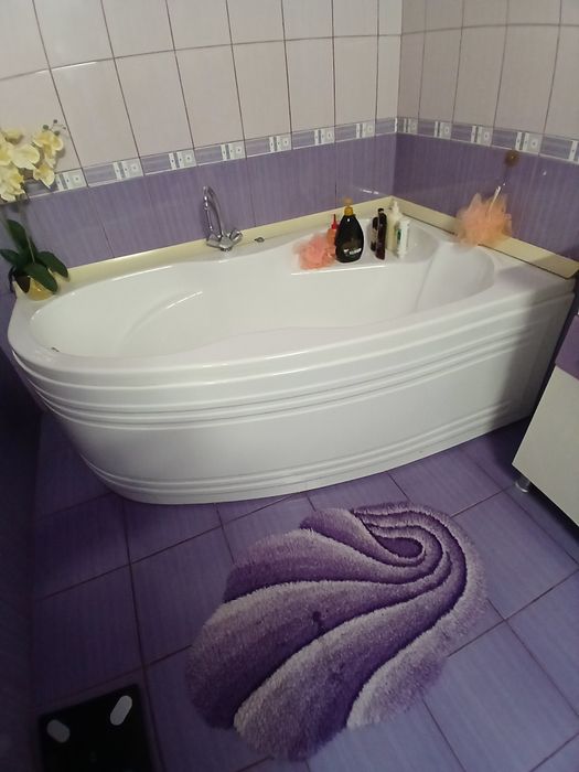 Vând vana din fibra de sticla 1,67>1m în stare ffff bună cu scurgere a