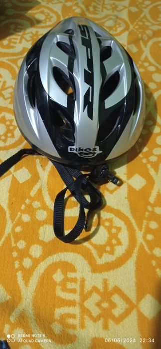 Продавам велосипедна каска