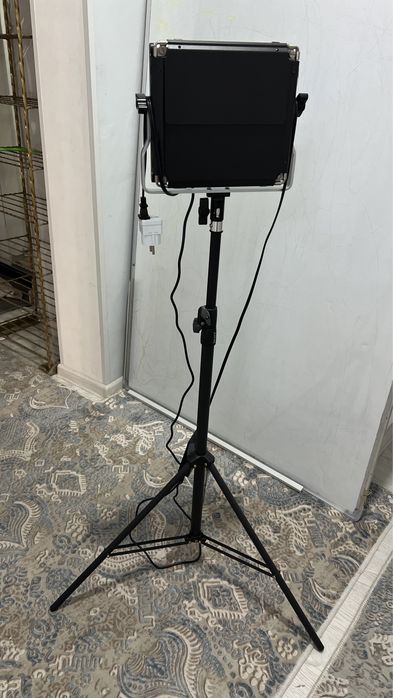 NEEWER LED 660 PRO RGB panel + shtativ